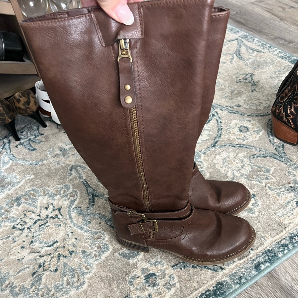 Cute tall brown boots